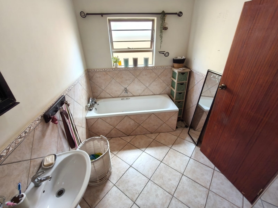 3 Bedroom Property for Sale in Safari Gardens North West